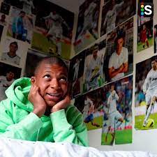 В детстве кумиром мбаппе был криштиану роналду. Mbappe V Detstve Tashilsya Ot Krishtianu Inesta Ot Gvardioly Ibra Ot Ronaldo A Potom Oni Vyrosli I Tozhe Stali Krutymi Futbolistami Sports Ru Scoopnest