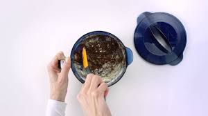 Schneide gemüse deiner wahl klein und verteile es in der tupperdose. Schokokuchen Aus Der Mikrowelle I Tupperware Youtube