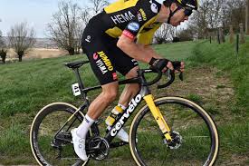 He has more success in cyclocross and now on the road than you can count on two hands. En Wat Deed Wout Van Aert Tijdens Dwars Door Vlaanderen De Het Belang Van Limburg Mobile