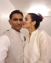 10 Bollywood Celebs Who Married The Not So Famous