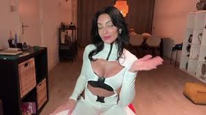 Photo dune belle jeune fille, lisa blackpink , nu, pas de vêtements -  SeaArt AI