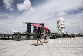 Kondisi geografis kondisi sosial budaya analisis hubungan kondisi geografis dan sosial budaya negara singapura, pembahasan kunci jawaban tema 8 kelas 6 halaman 71, tepatnya pada materi pembelajaran 3 subtema 2 bumiku dan musimnya di buku tematik siswa kurikulum 2013 revisi 2018. Kondisi 12 Wni Positif Covid 19 Di Singapura Stabil Republika Online