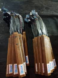 Pisau serbaguna (chef's knife) pisau ini dinamakan pisau serbaguna karena memang memiliki fungsi yang sangat beragam, mulai dari memotong buah atau sayuran, mengiris daging, mencincang. Pisau Sadap Pohon Karet Pahat Gatah Alat Memahat Karet Alat Deres Getah Shopee Indonesia