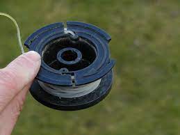 1 operating a weed whacker safely. How To Use A String Trimmer Properly Without Breaking The Line Dengarden
