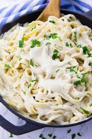 This Vegan Alfredo Sauce Is The Perfect Comfort Food It S So Incredibly Creamy And Rich Without Being Pa Vegan Alfredo Sauce Vegan Alfredo Vegan Pasta Recipes