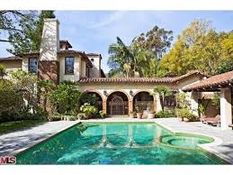 House Of The Day The Most Expensive Celebrity Homes You Can Buy Right Now Malibu Homes Celebrity Houses Mansions