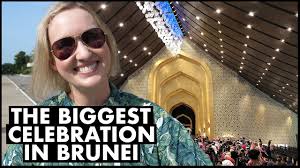Contextual translation of hari pertabalan agong into english. The Biggest Celebration In Brunei Hari Raya Invidious