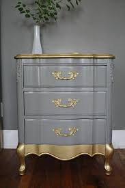 Alte Mobel Neu Gestalten Und Auf Eine Tolle Art Und Weise Aufpeppen Alte Mobel Mobel Verschonern Kommode Neu Gestalten