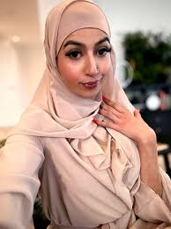 This naughty hijabi just did a mainstream porn scene 👀