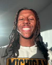 Watch Shark Experts in Action: Behind the Scenes of Netflix's 'Land Sharks'