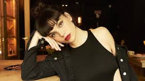 Çünkü cinayet zanlısı, öldürdüğü gençlerin ardından hiçbir iz bırakmamaktadır. La Interpretacion De Martina Cariddi Actriz De Elite En La Pelicula El Guardian Invisible Puro Show