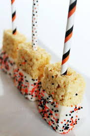30 Genius Halloween Decoration Ideas From Pinterest Halloween Food For Party Halloween Rice Krispie Treats Kids Halloween Food