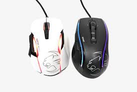 With a striking design and a stunning feature set, the kone aimo boasts refined ergonomics with enhanced button distinction, but what truly sets it. Roccat Kone Aimo Im Test Ist Roccats Jubilaumsmaus Die Beste Kone Aller Zeiten