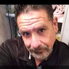 Who's in California knows where I can crash tonight??💗