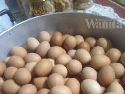 Nak kupas kulit telur rebus pun luaran telur putih jadi tak cantik. Nak Masak Telur Kuantiti Banyak Guna Teknik Kukus Jimat Masa Tak Pecah Tahan Lebih Lama Mingguan Wanita