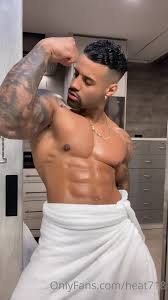 Watch online Heat718 - STAY TUNED NEW VIDEOS CUMMING SOON AND PICS BABE TIP  ME IF YOU LOVE THE WAY I ROCK AND MOVE BAB on X-video