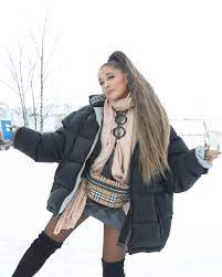Pin Di Gjuana Su Ariana Grande Stile Di Moda Stili Donne Di Bellezza