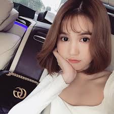 Điều đáng nói là hôm nay ngọc trinh diện trang phục khá đơn giản cùng mái tóc ngắn được để tự nhiên. Vá»«a Hom TrÆ°á»›c Toc Ngáº¯n Hom Nay Ä'a Toc Dai Va Ä'ay La Sá»± Tháº­t Ma Ngá»c Trinh Tiáº¿t Lá»™