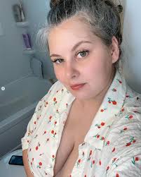 Sweet Cheeks Bunny - Busty Curvy Babes