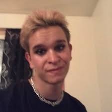 Ashton Hatton (@HattonAshton)