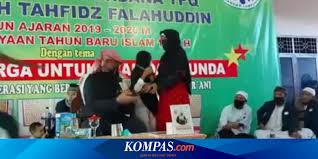 Kabar berpulangnya syekh ali jaber juga diungkapkan ustadz yusuf mansur. 7 Fakta Pemuda Penusuk Syekh Ali Jaber 3 Tahun Tinggalkan Kampung Dan Dijerat 2 Pasal Halaman All Kompas Com