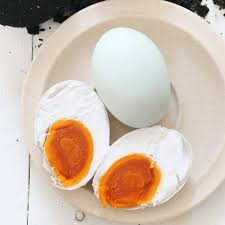 Konsumsi telur ayam kampung dan madu harus seimbang dengan asupan lain, misal sayur dan buah. Manfaat Telur Asin Bagi Kesehatan