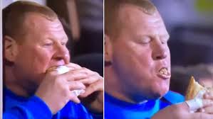 Wayne Shaw disfrutó de su bocadillo durante el partido ante el Arsenal