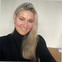 Ruth Saxon's Instagram, Twitter & Facebook