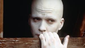 🎬Powder (1995) 🔥🔥WATCH MOVIE: https://us.freshnews87.com/18531/ Powder  (1995) is a thought-provoking and emotionally charged science fiction drama  directed by Victor Salva. The film explores themes of isolation, human  connection, and the search for