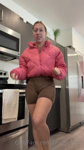 Claire Grimes Only Fans - Cooking pancakes in pants