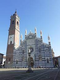 It is the capital of the province of monza and brianza. Dom Von Monza Wikipedia