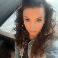 Tamara Pelletier's Instagram, Twitter & Facebook