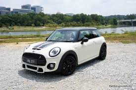 Kompas.com/alsadad rudi new mini cooper s countryman sports yang sudah dirakit secara lokal saat dipamerkan pada hari kedua giias 2018 di ice, bsd city, tangerang, jumat (3/8/2018). Panduuji Mini Cooper S Amplified Kecil Tapi Jahat