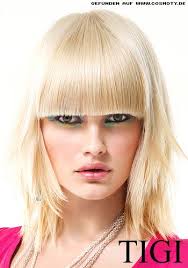 Langhaarfrisuren mit pony und stufen frisur lange haare neue. Frisuren Bilder Schulterlange Stufen Kontrastieren Mit Geradem Pony Frisuren Haare