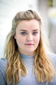 Evie Jones's Instagram, Twitter & Facebook