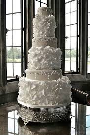 Get Inspired This Wedding Cake Is So Regal To Look At A Three Layered White Icing Cake Decorated Wi Wedding Cake Bakers Wedding Cakes Beautiful Wedding Cakes