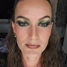 Today's green creation with coloured lashes, did try doing a tutorial but  tiktok played up 🙄 xx