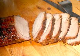 Taie muschiul in felii transversale, dar nu taie felii ciupercile, rosiile si cascavalul. Muschi De Porc La Cuptor In Bere NeagrÄ Bucatardinpasiune