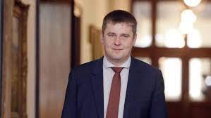 I believe that the most fundamental work is not the one solving hard problems, but the one that offers. Ministr Petricek Chci Kandidovat Na Mistopredsedu Cssd Kolegy Pozadam O Podporu Irozhlas Spolehlive Zpravy
