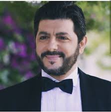 ولد في في بيروت أصله من بلدة عمشيت، نشأ في أسرة مكونة من أبوين وثلاثة أولاد ذكور هو الأصغر بينهم، درس الحقوق لفترة ثم أكمل دراسة العلوم السياسية بدأ حياته كلاعب كرة طائرة لكنه أصيب إصابة قسرية منعته. Basmatony Journalbasma Twitter