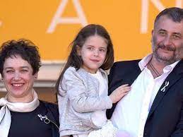 Cristi puiu impresionează prin arta de a orchestra o întâlnire de familie. Cristi Puiu Voi Merge La Referendum È™i Voi Vota Da Romania Libera