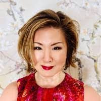 Suzanne Lind's Instagram, Twitter & Facebook