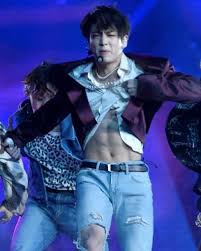 9 Idoli K Pop Ale Căror Muschi Le Pot ține De Cald Chiar și In Iernile Friguroase Jungkook Abs Jungkook Bts Jungkook