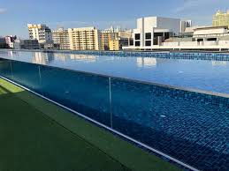 Riesiger Glaspool Auf Der Dachterrasse Picture Of Holiday Inn Express Singapore Clarke Quay Sg Clean Tripadvisor