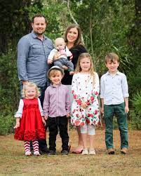 Josh duggar and wife anna duggar are now parents of six. Beautiful Family Duggars Duggar Girls Josh Duggar Family