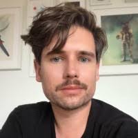 400+ "Hols" profiles