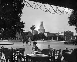 La Habana 1935 aprox .Vista desde la terraza de El Dorado y vista de las  terrazas de El Saratoga ( entre el Paseo del Padro y Dragones ) Nota: Los  aires libres,