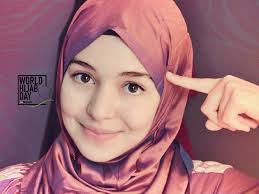 Cara memakai jilbab dengan gambar tutorial. Asyik Gayakan Tudung Dan Selendang Cara Yang Sama Cuba Cedok Idea Artis Malaysia Pakai Pula Mingguan Wanita