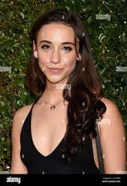 Stella Everett's Instagram, Twitter & Facebook