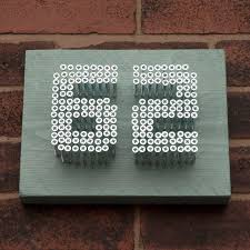 Articles Similaires A Maison Numero Signe Plaque De Nom Contemporain Urbain Metal Vis A Bois De R House Numbers Diy House Numbers Interior Design Diy